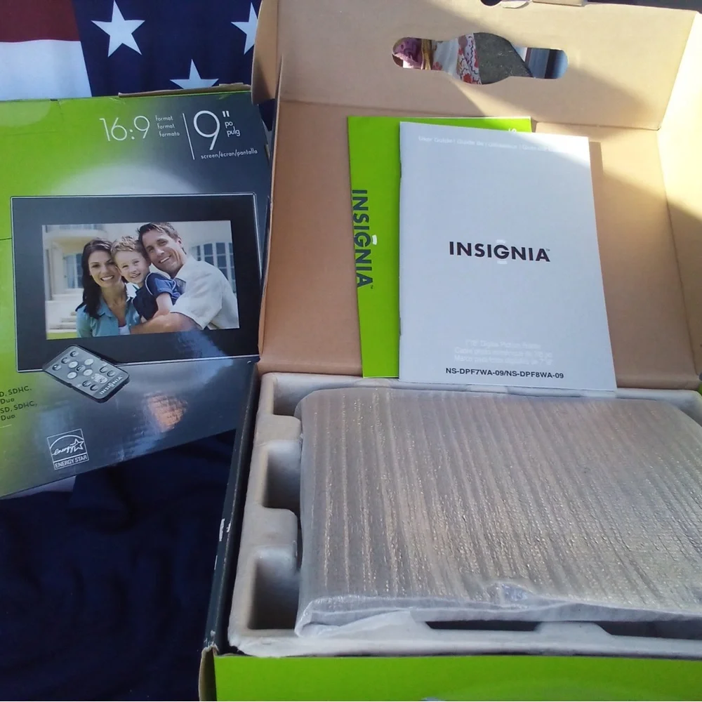 2 frames- Insignia Black Digital Picture Frames